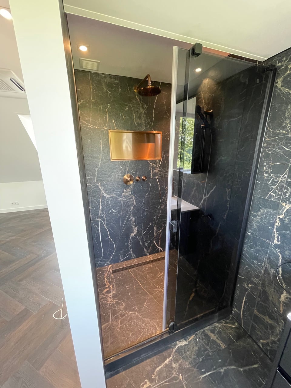 Luxe marmeren inloopdouche
