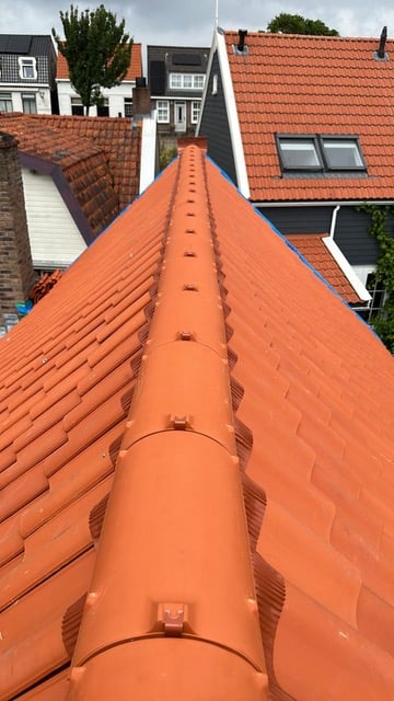 Nieuwe dakpannen met nokvorst